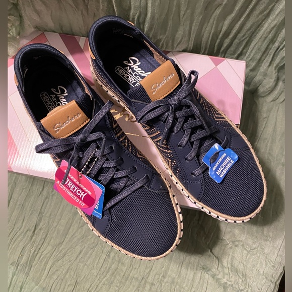 8.5 SKECHERS STRETCH FIT , MEMORY FOAM MACHINE WASHABLE - Picture 5 of 11